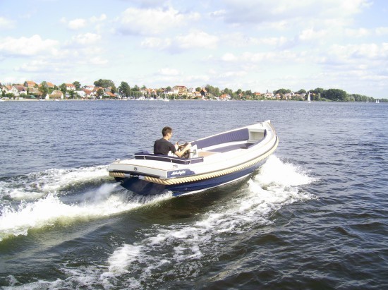 Boot mit Motorantrieb