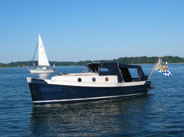 Motoryacht auf dem Wasser